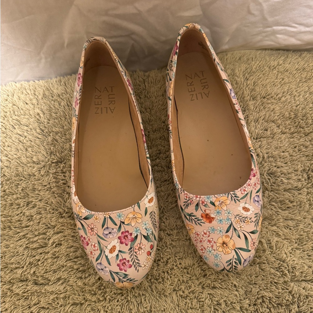 Naturalizer Floral Print Ballet Flats in Cream with Multicolor Flowers